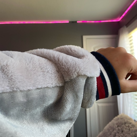 Tommy Hilfiger Plush Sweatshirt - Picture 2 of 5